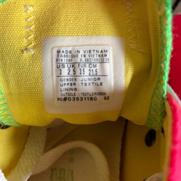 Like new Converses - Picture 6 of 8